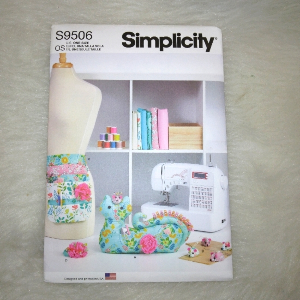 SIMPLICITY S9506 Sewing Accessories including cat organizer and mouse pincushion